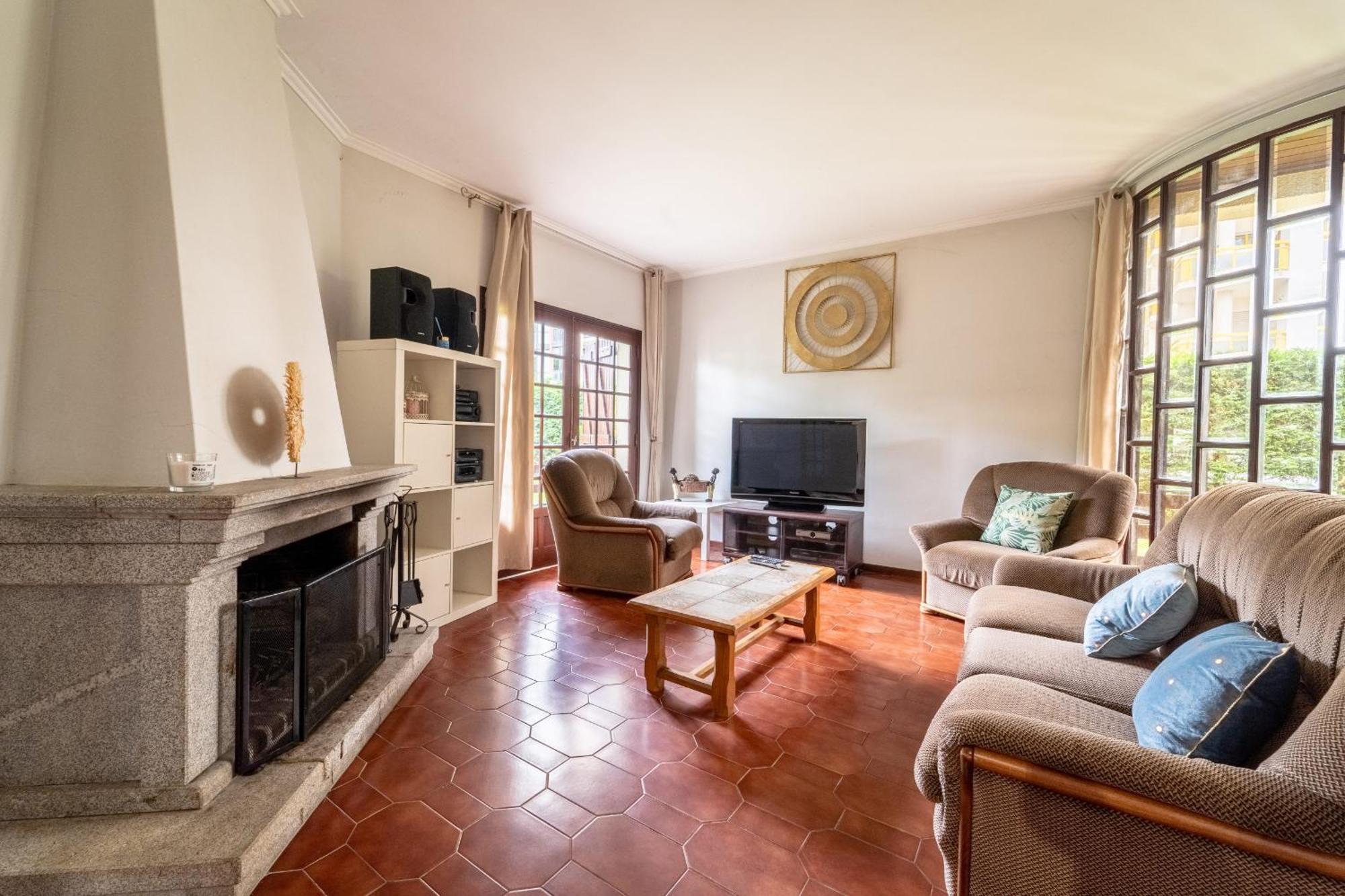 Amorosa Villa, 500M From The Beach By House And People 외부 사진