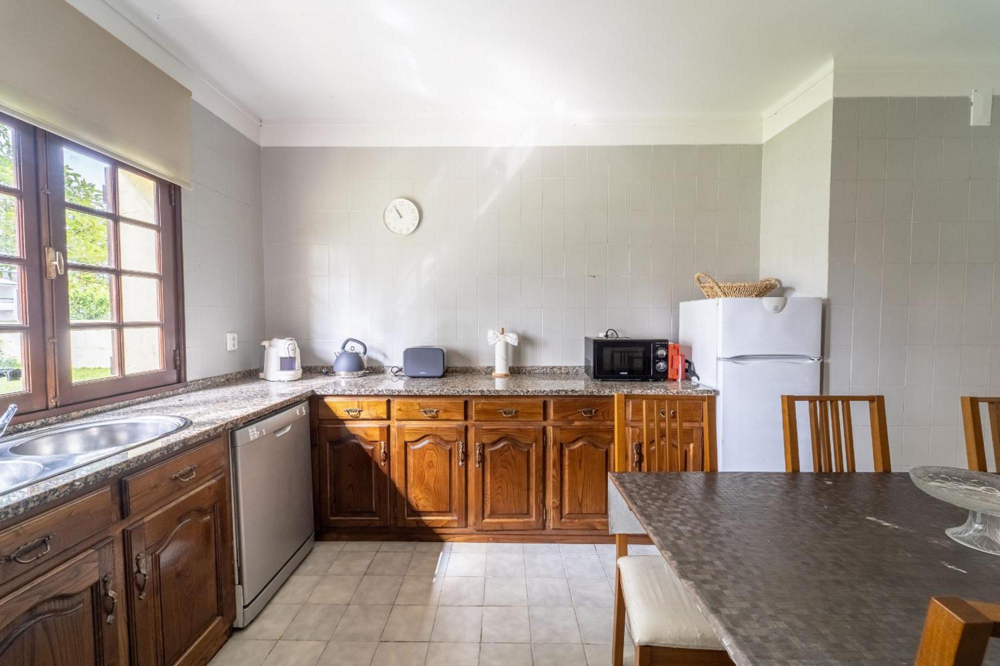 Amorosa Villa, 500M From The Beach By House And People 외부 사진