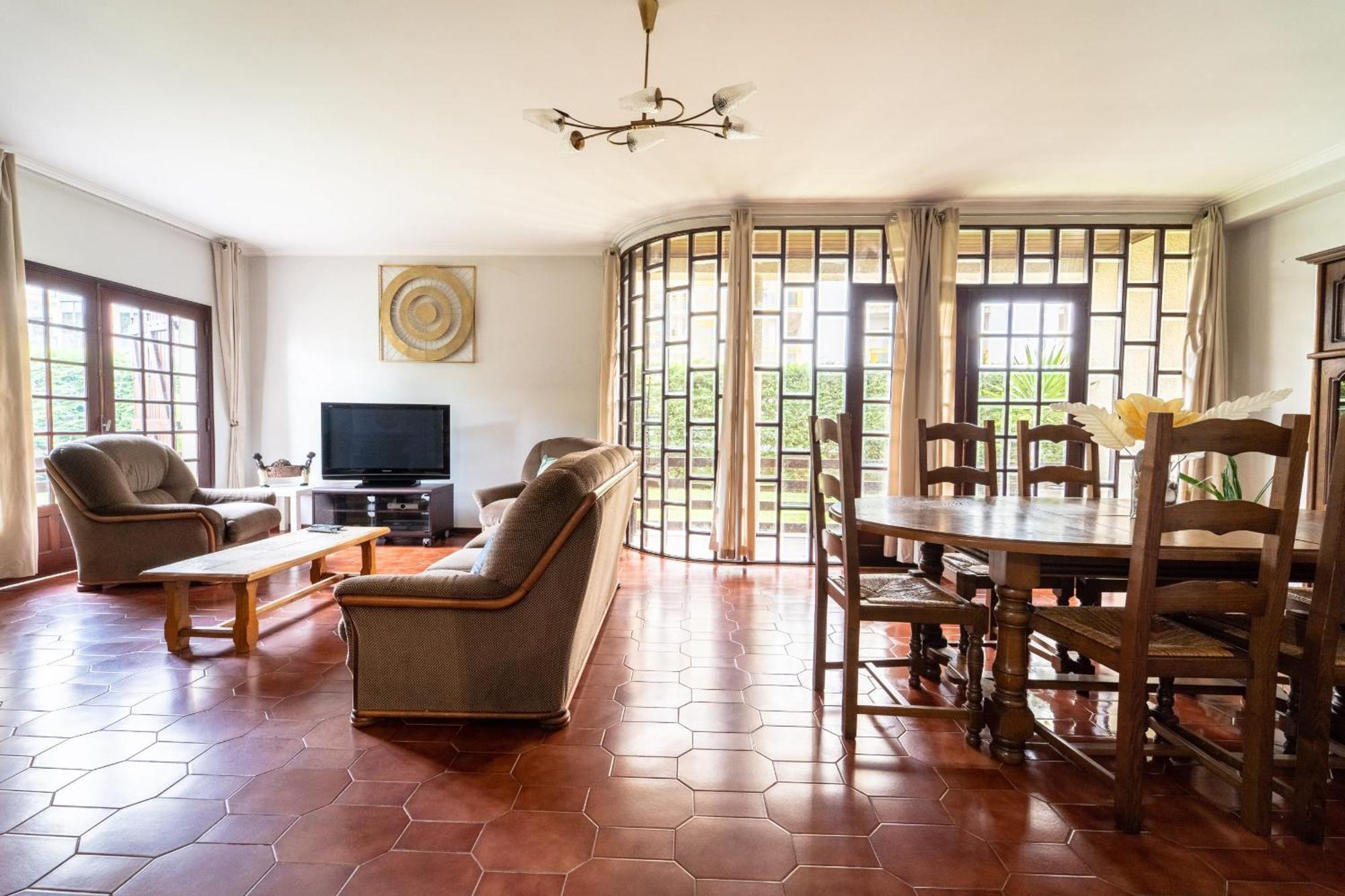 Amorosa Villa, 500M From The Beach By House And People 외부 사진