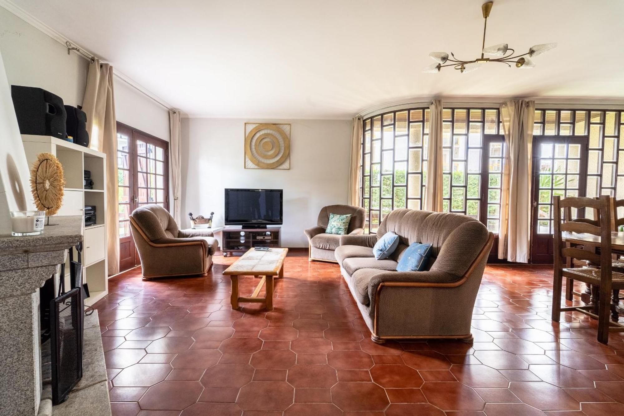 Amorosa Villa, 500M From The Beach By House And People 외부 사진
