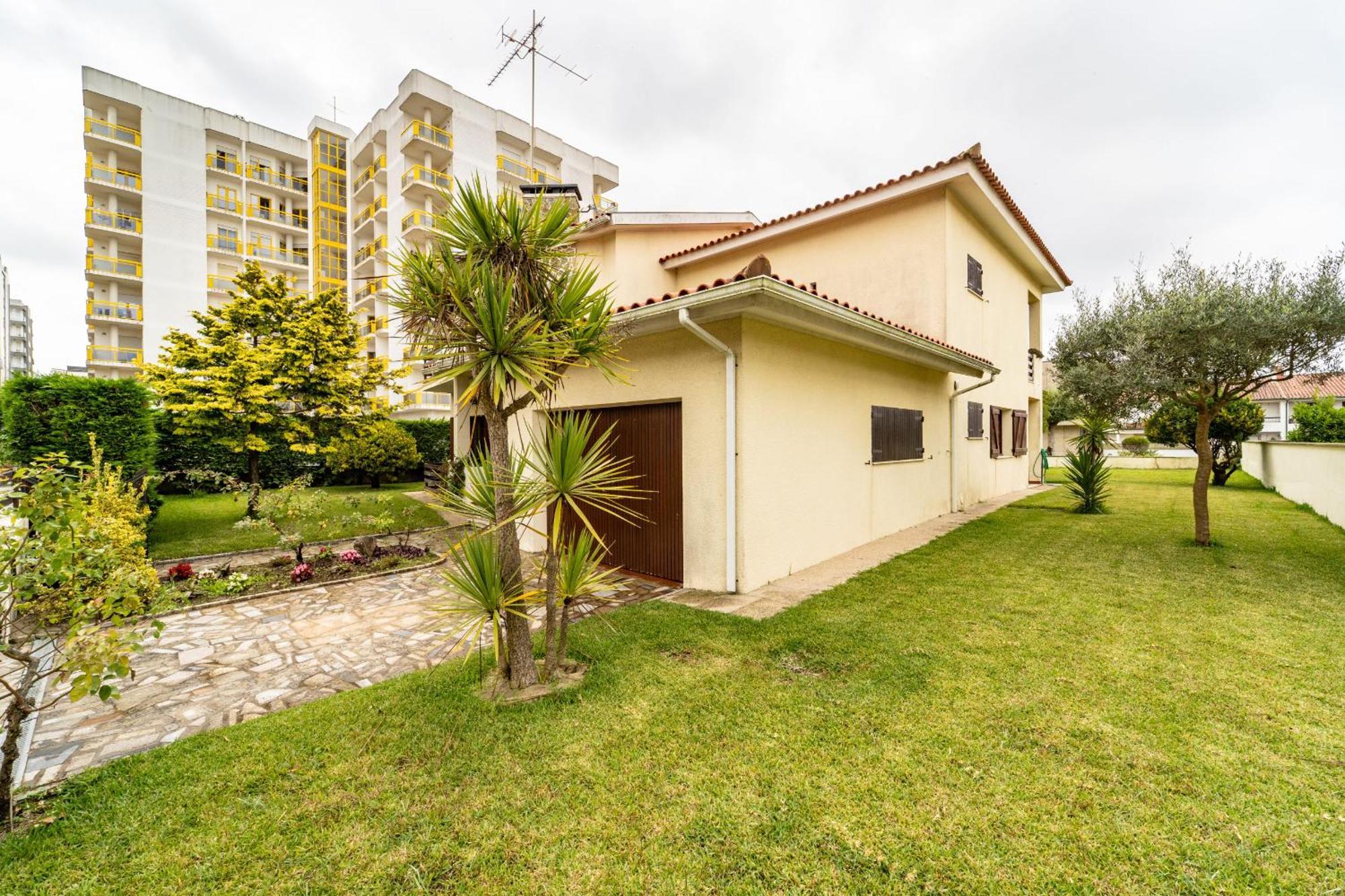 Amorosa Villa, 500M From The Beach By House And People 외부 사진